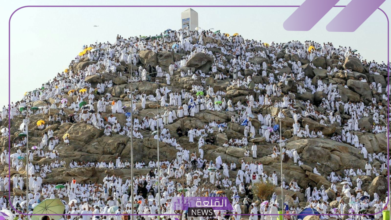 من هنا.. شاهد جبل الرحمة يكتسي بالبياض صباح يوم عرفة 5 جبل الرحمة يكتسي بالبياض صباح يوم عرفة