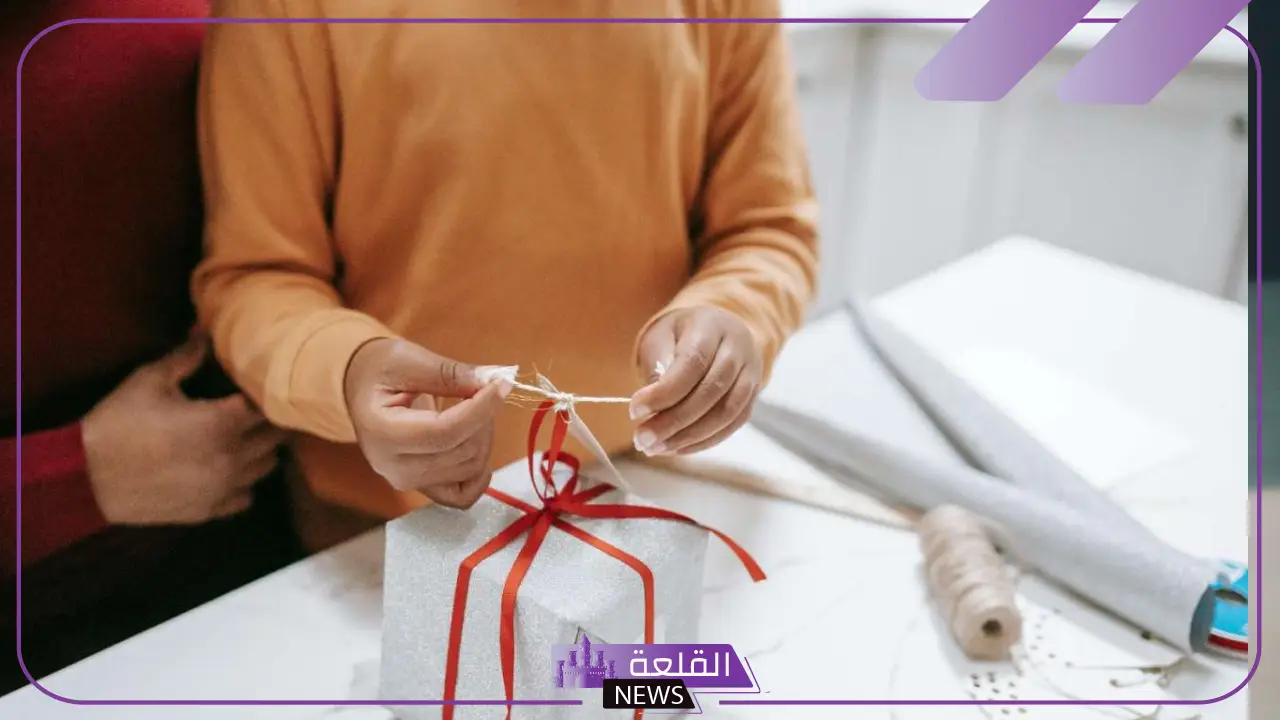 تفسير حلم الهدية في المنام لابن سيرين للعزباء وللمتزوجة 6 الهدية في المنام للسيدة المتزوجة