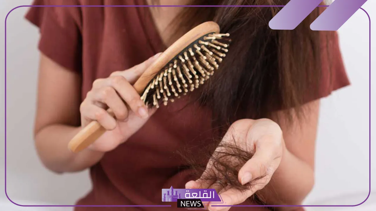 تفسير حلم تساقط الشعر عند لمسه للعزباء وللمتزوجة لابن سيرين 6 معاني رؤية سقوط الشعر للمتزوجة