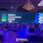 ملتقى توطين قطاع الطاقة.. وزير الطاقة يقدم التهنئة لموظفة بمناسبة زواجها