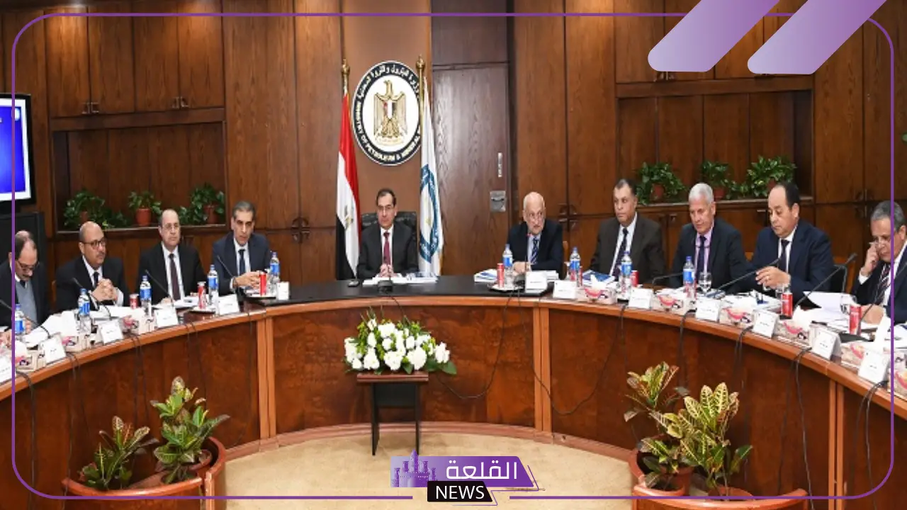 رسميًا.. وزارة البترول تتخذ قرار بإيقاف التعيينات والعقود بجميع أنواعها في الوظائف الإدارية 5 وزارة البترول توقف التعينات في جميع الوظائف الادارية