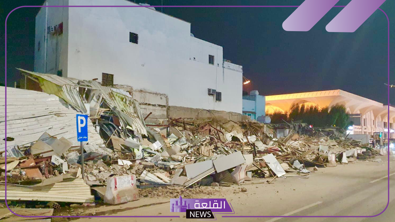 لتحسين المشهد الحضاري.. أمانة جدة تبدأ بتحرير شارع فلسطين من كافة التعديات 5 أمانة جدة تزيل التعديات على الطرق العامة