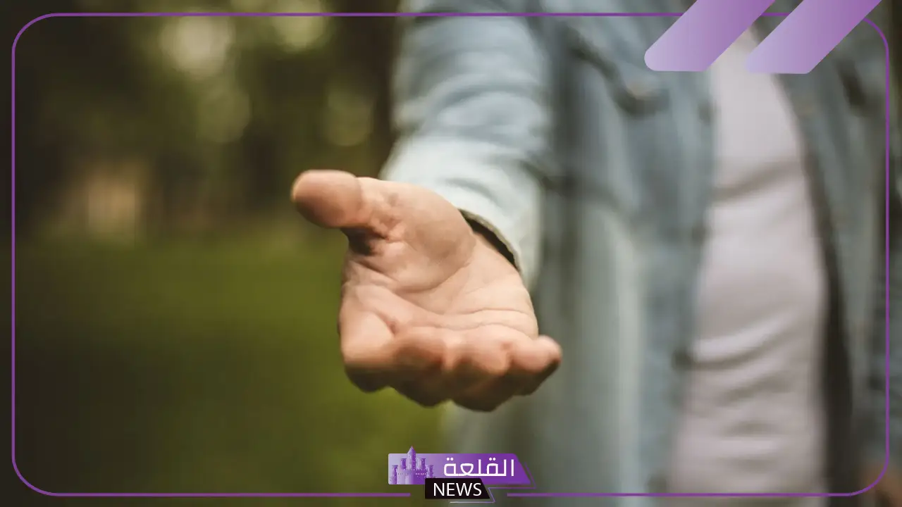 تفسير حلم الميت يطلب شيئا من الحي في المنام لابن سيرين 5 رؤية الميت يطلب شيء من الخي