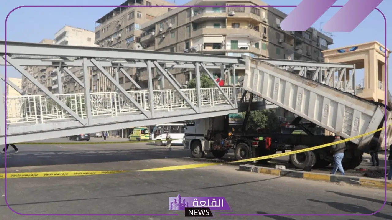 لهذا السبب.. تحطم جزء من جسر المشاة بطريق المطار في الطائف