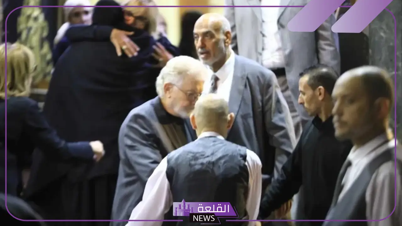 بعد انقطاع العلاقات لأكثر من 18 عام.. صلح محمود قابيل وحسين فهمي في عزاء الراحل مصطفى فهمي