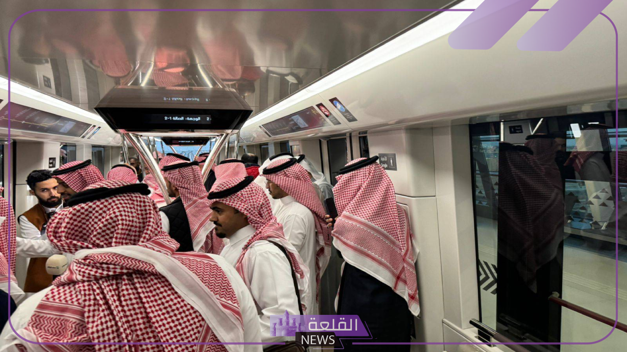 في أيامه الأولى.. ازدحام كبير من الركاب داخل محطة قطار الرياض والجميع يؤد “تجربة استثنائية”