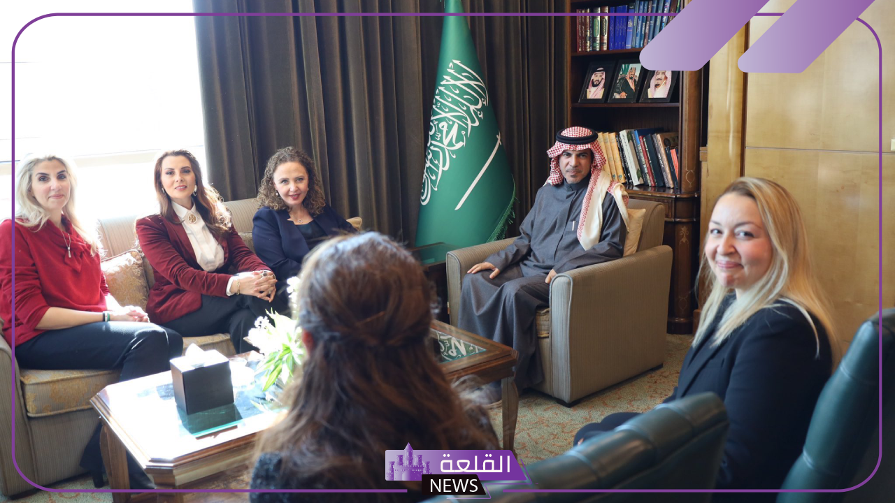 شاهد.. السفير السعودي بسوريا يستقبل وفد نسائي من التحالف الأمريكي السوري 5 مساندة المملكة لسوريا