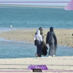 شاهد.. إقبال الزوار على شاطئ الخبر الرملي مع إجازة منتصف العام
