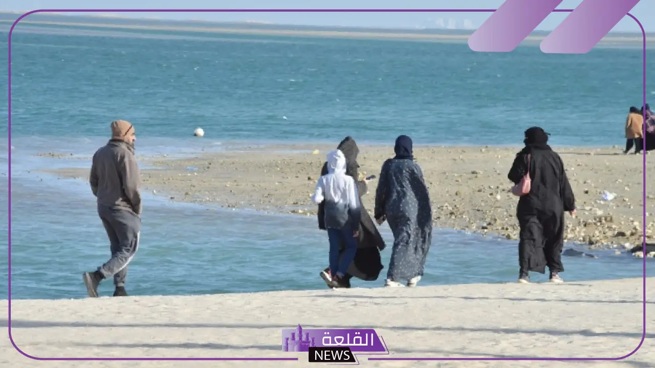 إجازة منتصف العام تنعش شاطئ الخبر الرملي بالزوار