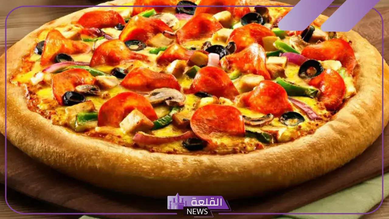 تفسير حلم اكل البيتزا في المنام للرجل والمرأة لابن سيرين 6 البيتزا في حلم العزباء