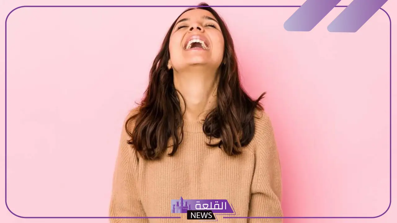 رؤية الضحك باستهزاء