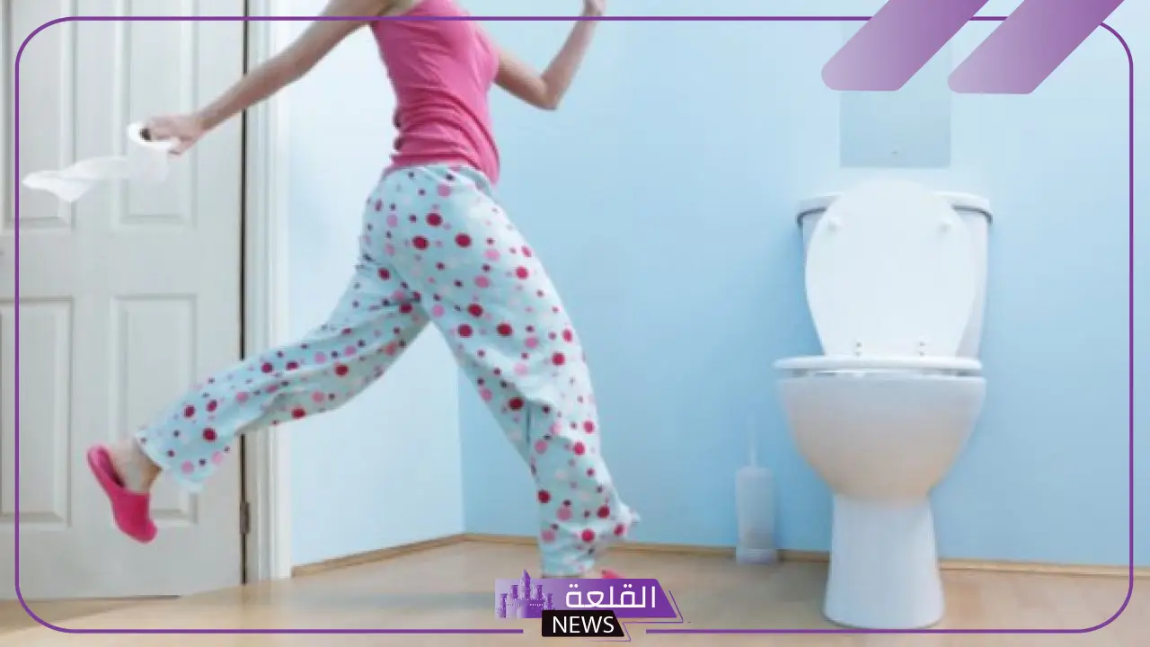 تفسير رؤية قضاء الحاجة في المنام أمام الملأ