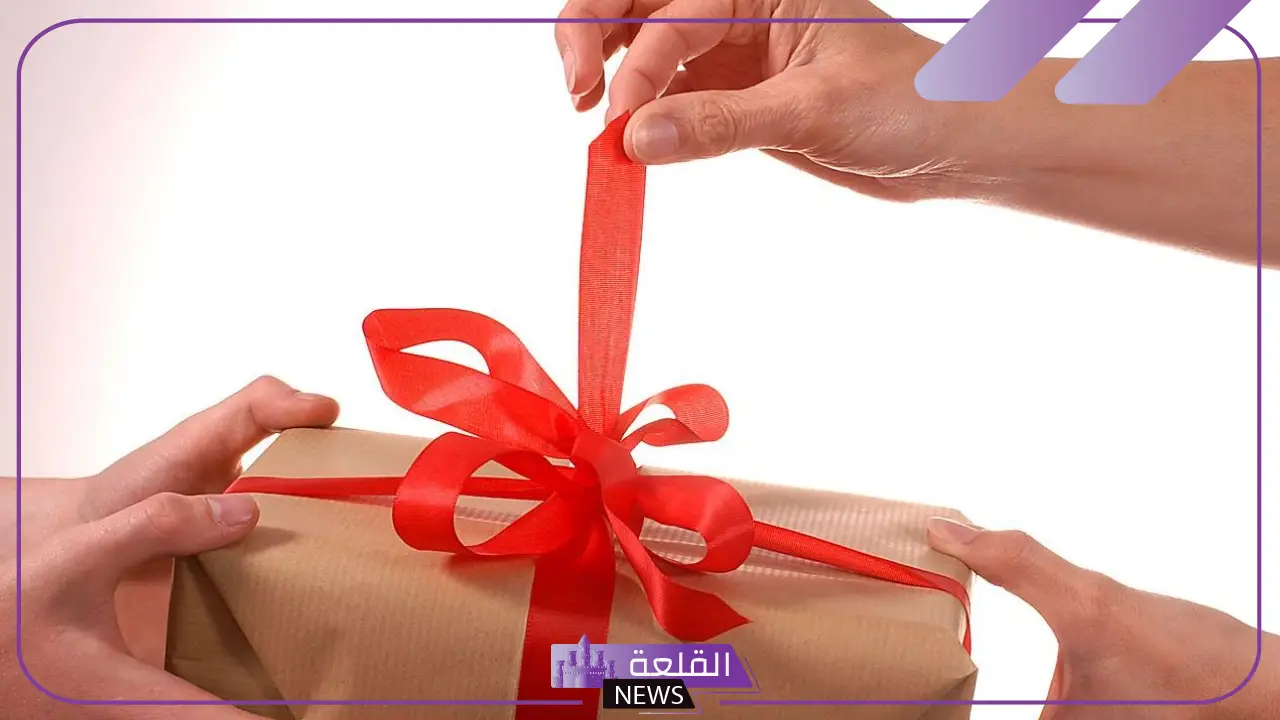 شكرا صديقتي على الهديه الغالية مشكورة.. عبارات شكر للصديقة على الهدية 5 هدية من صديقة ثمينة