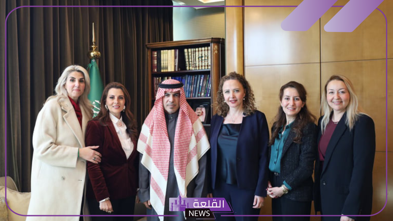 شاهد.. السفير السعودي بسوريا يستقبل وفد نسائي من التحالف الأمريكي السوري