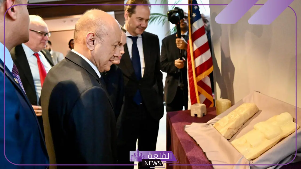رسميًا.. الحكومة اليمنية تقرر تمديد حق استضافة 80 قطعة أثرة لمتحف أمريكي 5 حكومة اليمن تقرر إعارة 80 قطعة أثرية لأمريكا