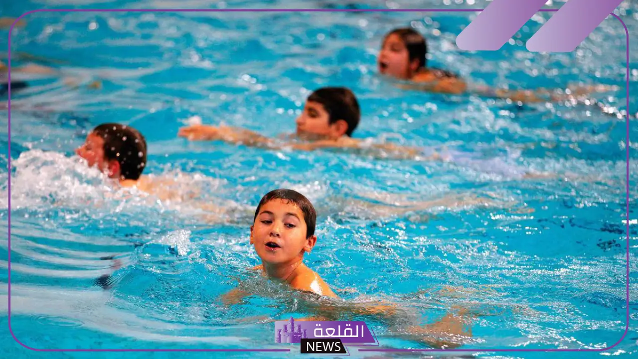 تفسير حلم السباحة في المسبح مع أشخاص اعرفهم في المنام لابن سيرين