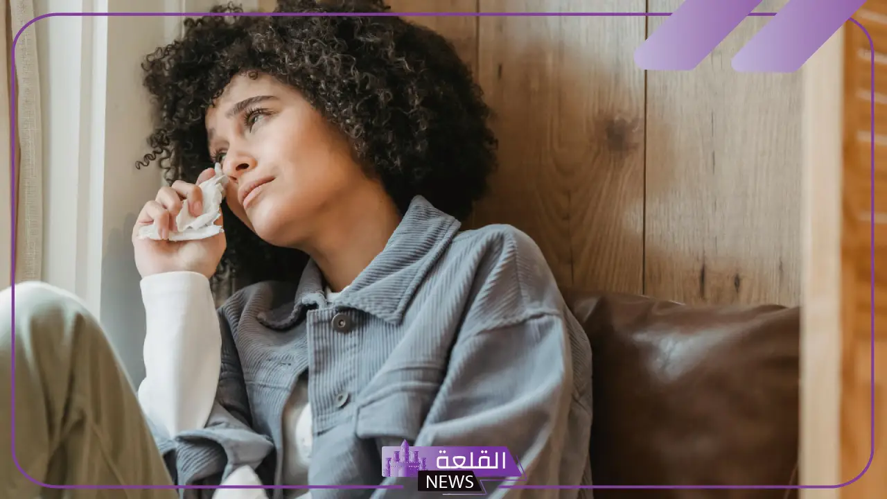 تفسير حلم شخص تحبه يبكي أمامك في المنام للحامل والعزباء لابن سيرين 5 معنى رؤية شخص تحبه يبكي في المنام