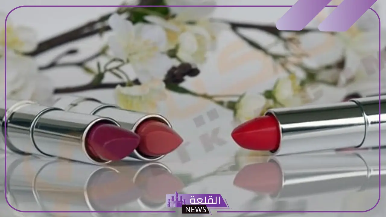 تفسير حلم الروج الاحمر في المنام للعزباء والمتزوجة لابن سيرين