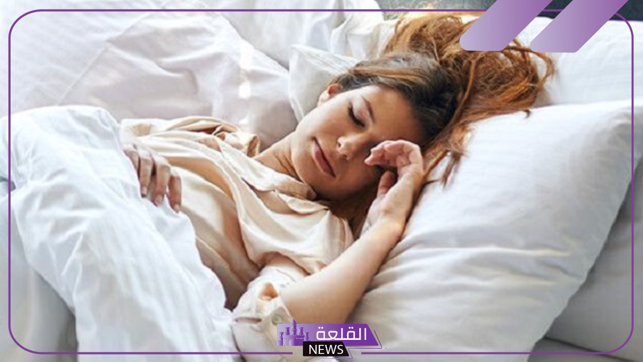 تفسير حلم النوم مع شخص اعرفه في المنام للمرأة لابن سيرين