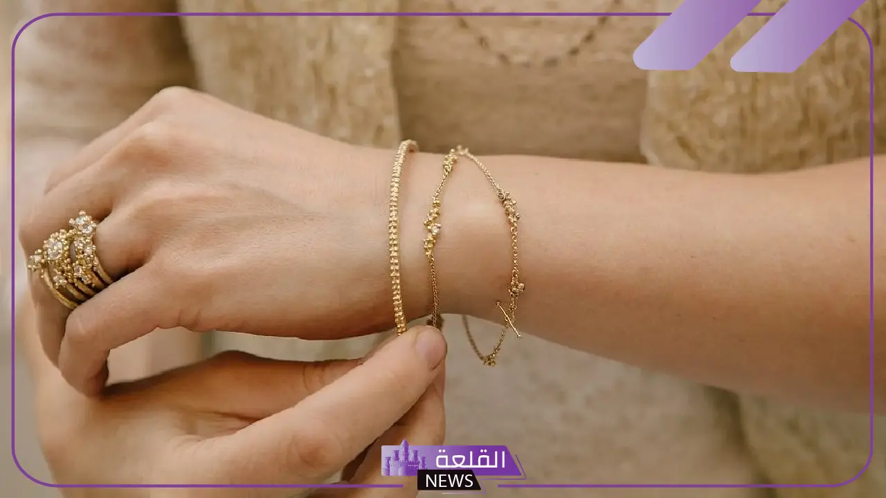 تفسير حلم ارتداء الاساور الذهب في المنام للعزباء والمتزوجة لكبار المفسرين