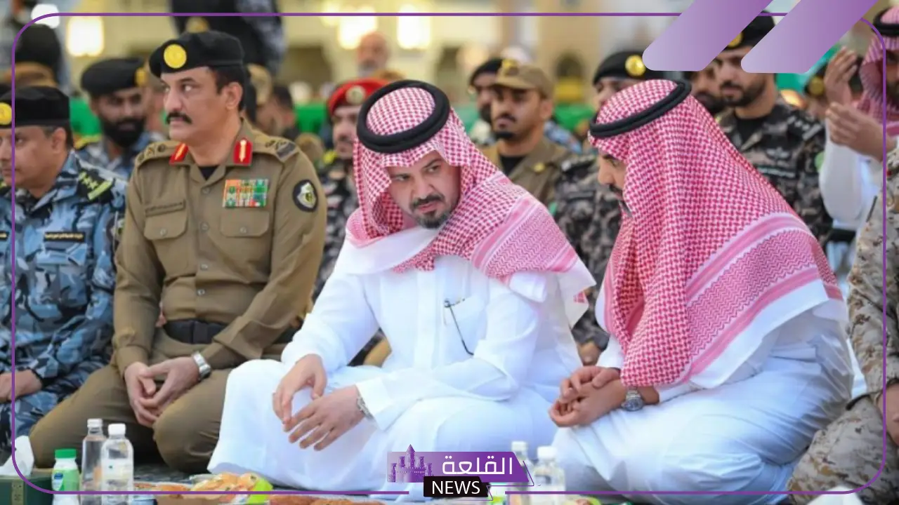 شاهد.. سلمان بن سلطان في إفطار جماعي مع رجال الأمن بساحة المسجد النبوي الشريف 5 سلمان بن سلطان يشارك الإفطار مع رجال الأمن بالمسجد النبوي