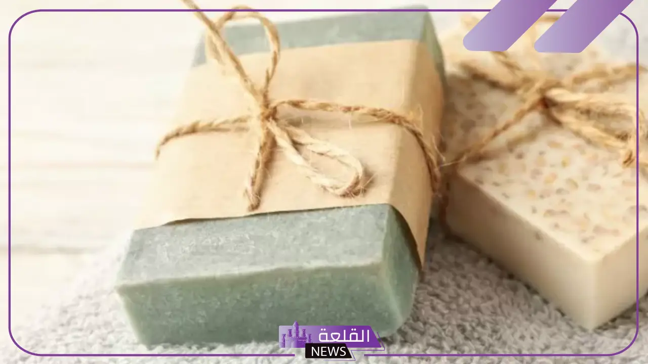 يلزم تهوية خزانة الملابس ووضع الصابون المبشور باستمرار من أجل؟