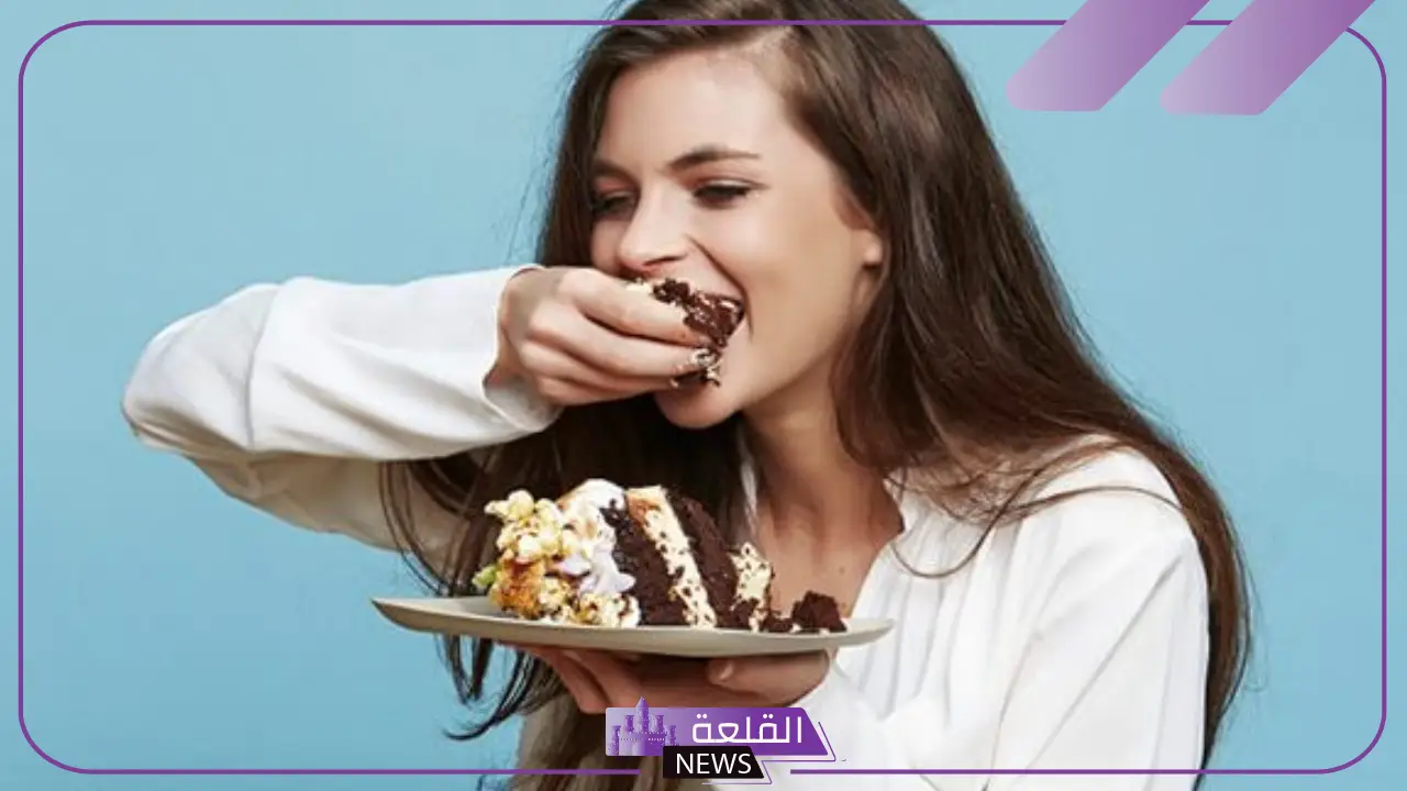 تفسير حلم رؤيا الكيك في المنام للعزباء والمتزوجة لابن سيرين 6 دلالة أكل الكيك