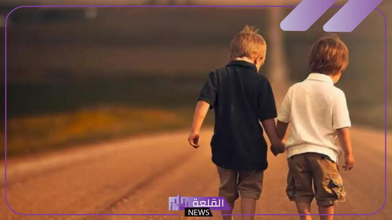 تفسير الحلم بصديق في المنام لابن سيرين والنابلسي 5 رؤية صديق تحبه في المنام
