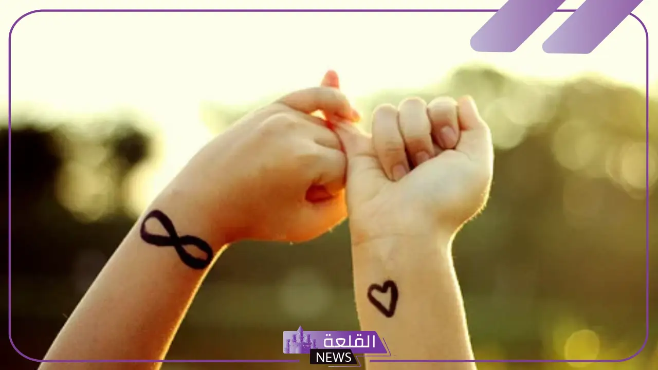 تفسير حلم رؤية صديقة قديمة في المنام للعزباء والمتزوجة لابن سيرين