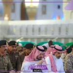 شاهد.. سلمان بن سلطان في إفطار جماعي مع رجال الأمن بساحة المسجد النبوي الشريف