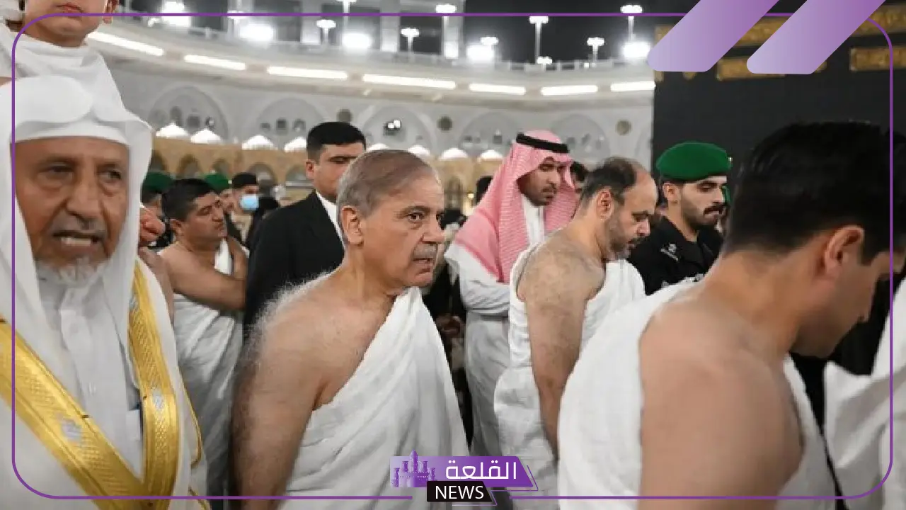 شاهد.. رئيس الوزراء الباكستاني يؤدي مناسك العمرة