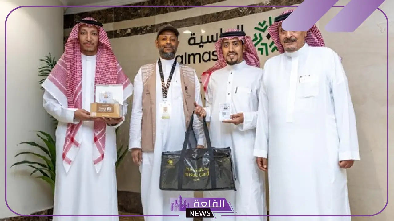 أول من يتسلم بطاقة نسك.. انطلاق مبكر لموسم الحج في المملكة