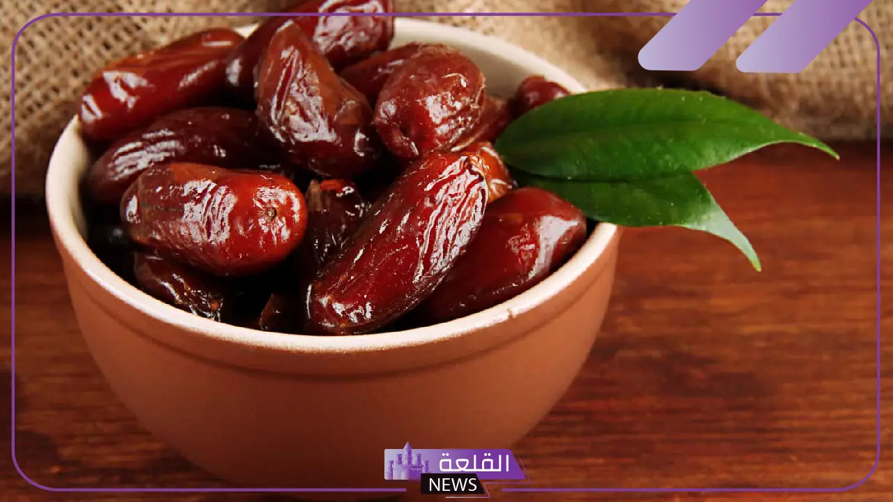 تفسير اكل التمر في المنام للرجل والمرأة لابن سيرين 5 تفسير أكل التمر بالعسل أو اللبن في الحلم