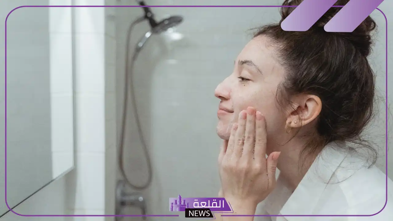 تفسير حلم الحبوب في الوجه للمرأة العزباء والمتزوجة في المنام لابن سيرين