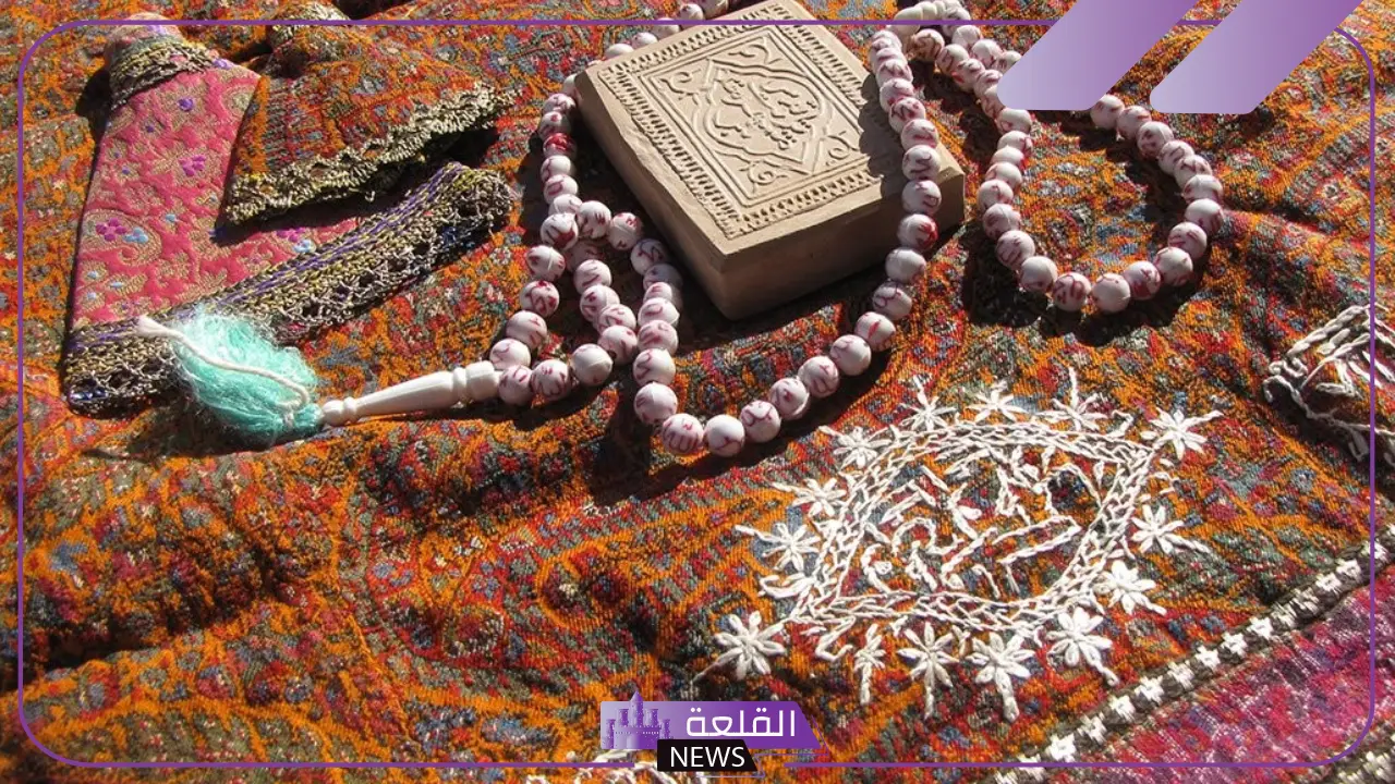 تفسير حلم سجادة الصلاة في المنام للعزباء والرجل لابن سيرين