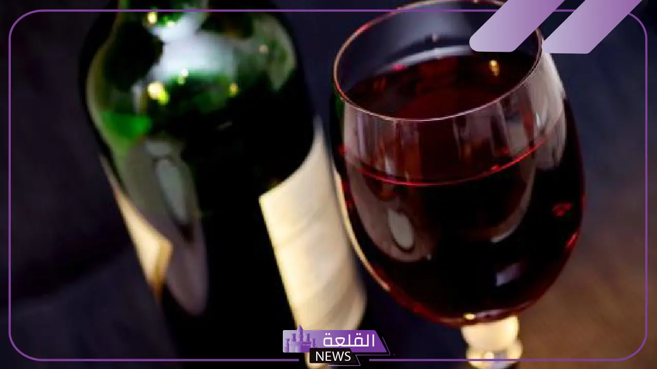 تفسير حلم رؤية شرب الخمر في المنام للرجل والمرأة والسكر
