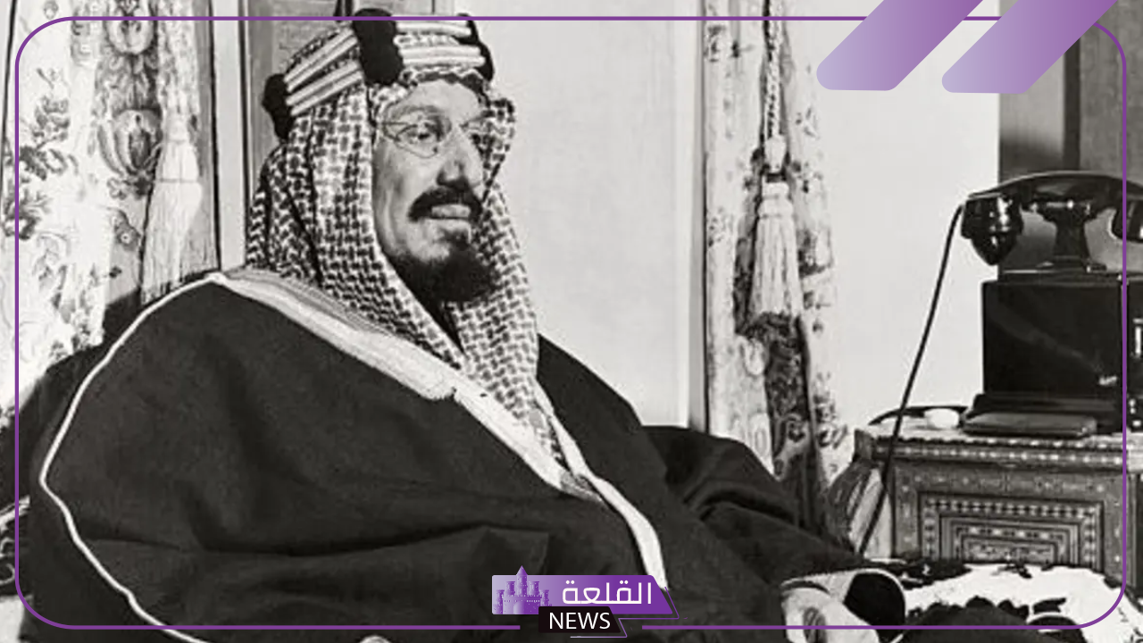 كم عدد ابناء الملك عبدالعزيز بالترتيب من الذكور والإناث؟