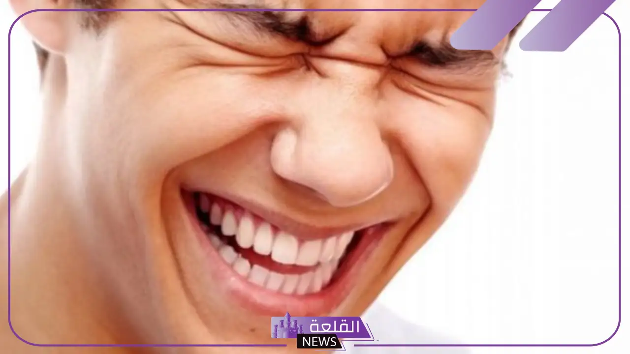 تفسير حلم الضحك في المنام للمرأة العزباء والرجل لابن سيرين والنابلسي