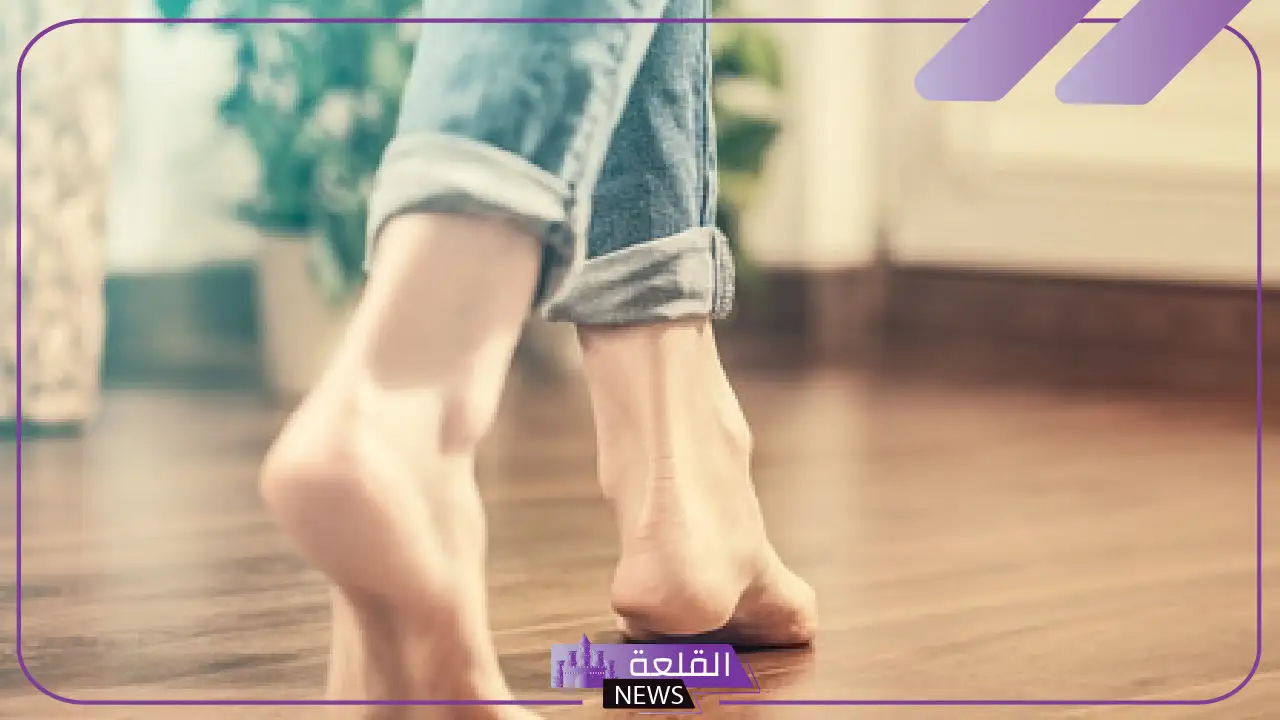 تفسير حلم المشي حافي في المنام للمرأة العزباء والمتزوجة