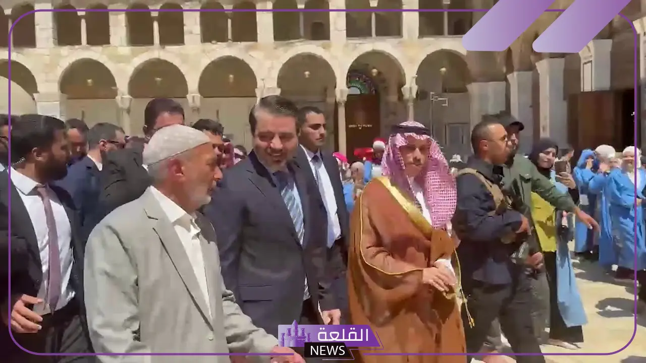 داخل الجامع الأموي في دمشق.. شاهد وزير الخارجية يتناول قهوته