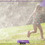 تفسير حلم رش الماء في المنام عند ابن سيرين في البيت على الأرض