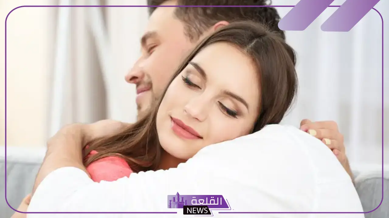 أجمل عبارات حضنك حبيبي دافي رومانسية.. رسائل عشق حضن حبيبي