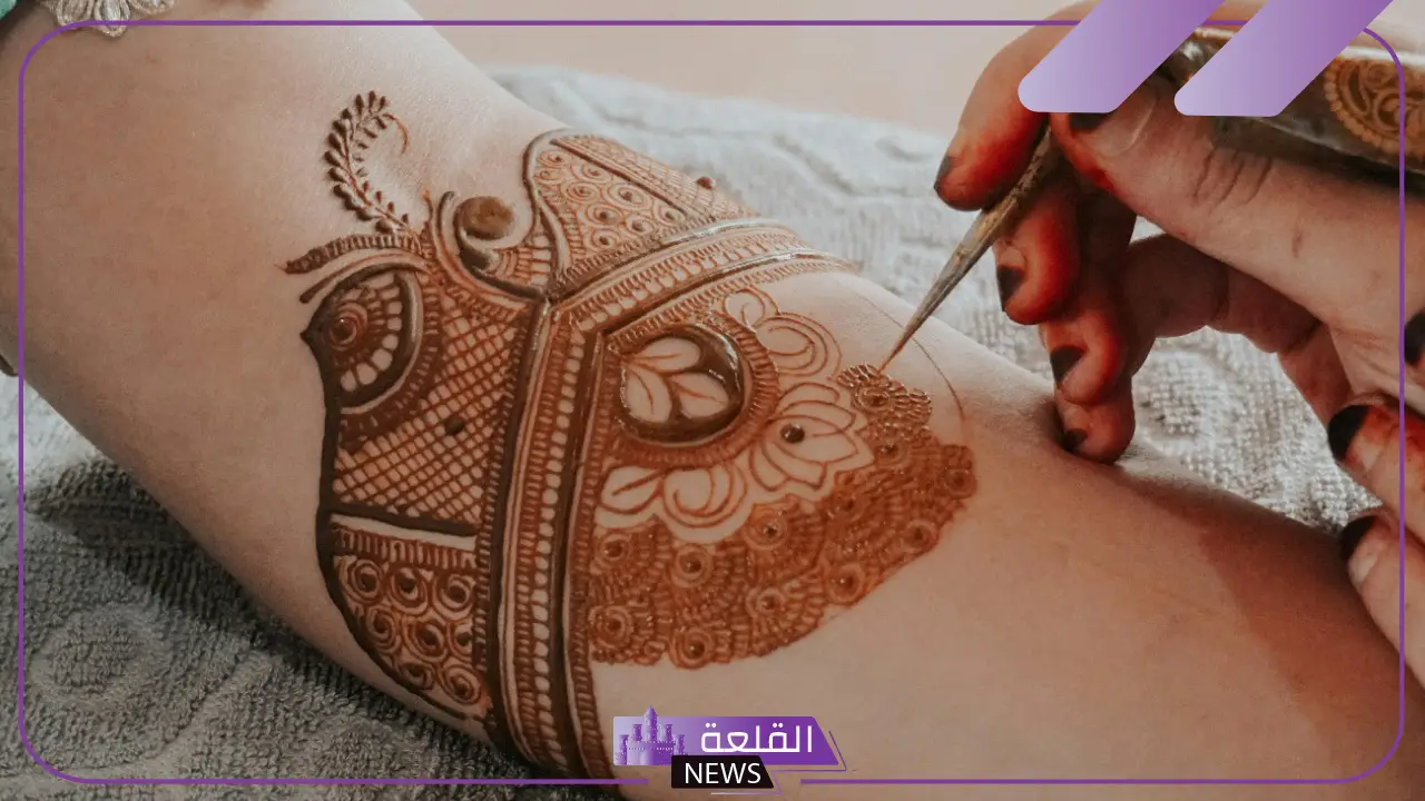تفسير الحناء في الحلم للعزباء والحامل في المنام ورمزها عند ابن سيرين تفسير الحناء في الحلم للعزباء والحامل في المنام ورمزها عند ابن سيرين
