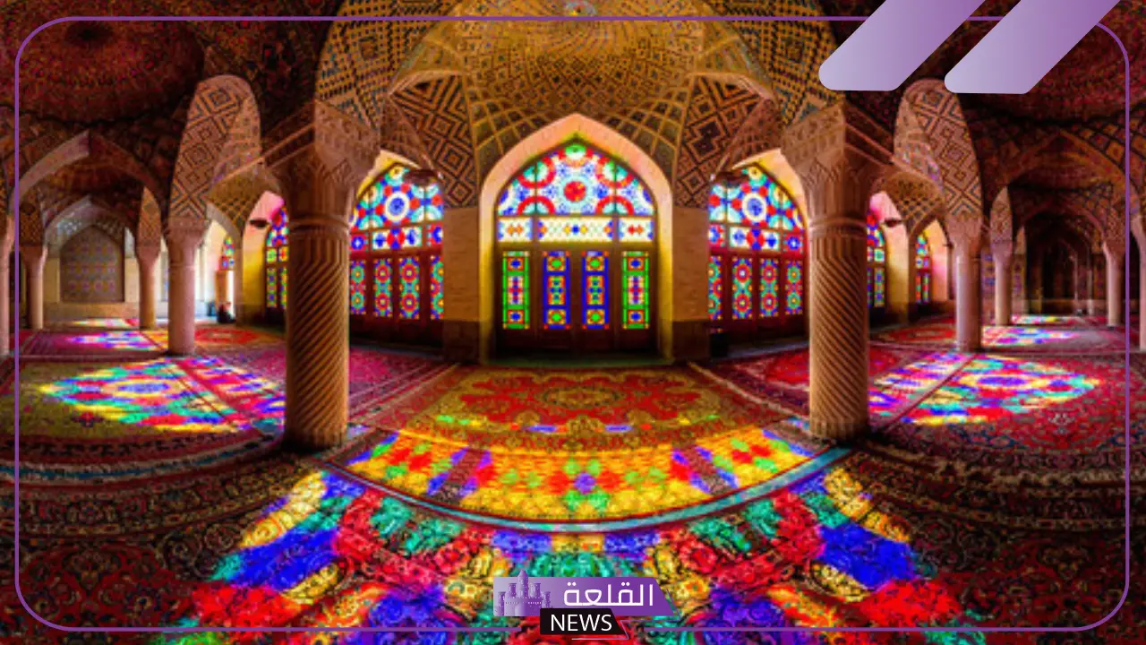 تتميز الفنون الإسلامية بارتباطها باللغة العربية ارتباطاً وثيقاً تتميز الفنون الإسلامية بارتباطها باللغة العربية ارتباطاً وثيقاً